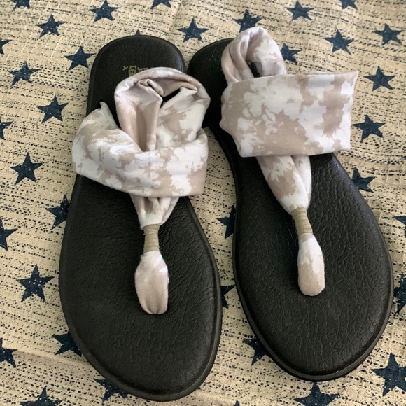 Sanuk yoga mat sandals - Picture 1 of 4